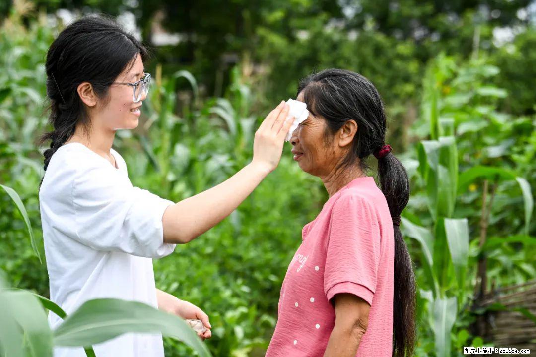 全网追的“扁担女孩”,找了一份暑假工,时薪12元 - 甘南生活资讯 - 甘南28生活网 gn.28life.com